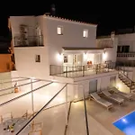 Casa Lluminosa, Fabulosa Y Moderna Casa De Pueblo By Sonne Ferreries