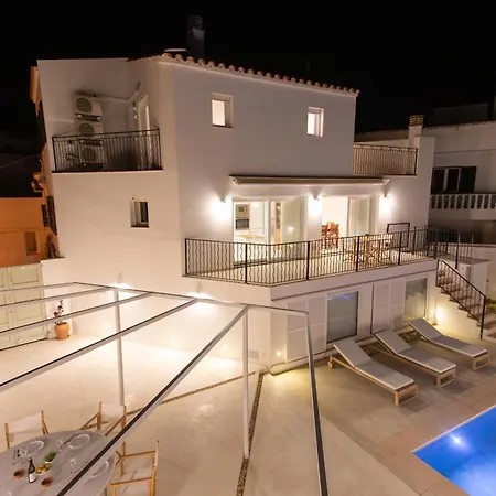 Casa Lluminosa, Fabulosa Y Moderna Casa De Pueblo By Sonne Ferreries