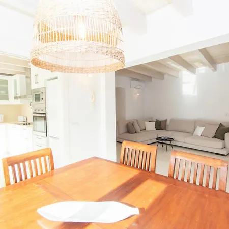 Casa Lluminosa, Fabulosa Y Moderna Casa De Pueblo By Sonne Ferreries